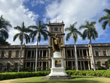 レッドラインで巡るハワイの歴史と文化の名所：ワイキキトロリーガイド